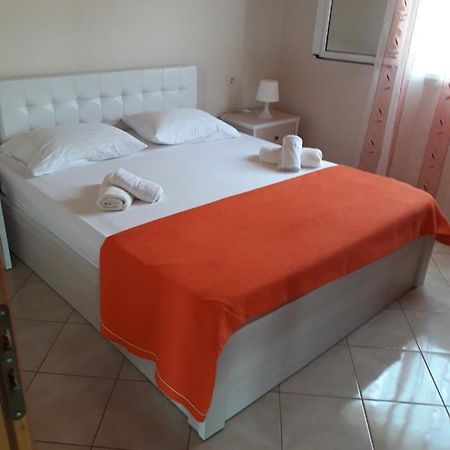 Lucas Apartments Himarë Dış mekan fotoğraf