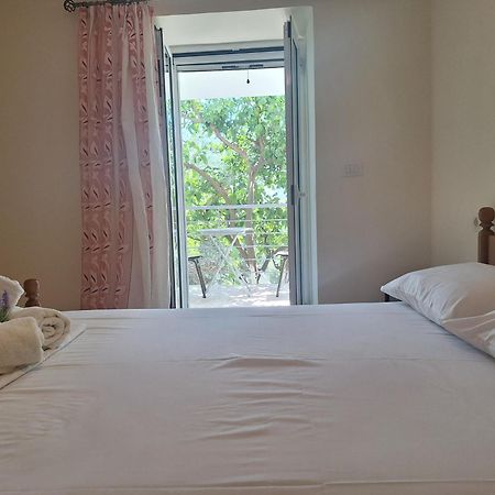 Lucas Apartments Himarë Dış mekan fotoğraf