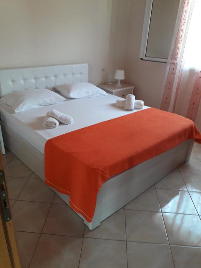 Lucas Apartments Himarë Dış mekan fotoğraf