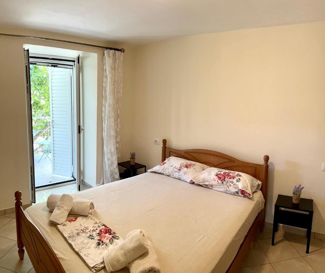 Lucas Apartments Himarë Dış mekan fotoğraf