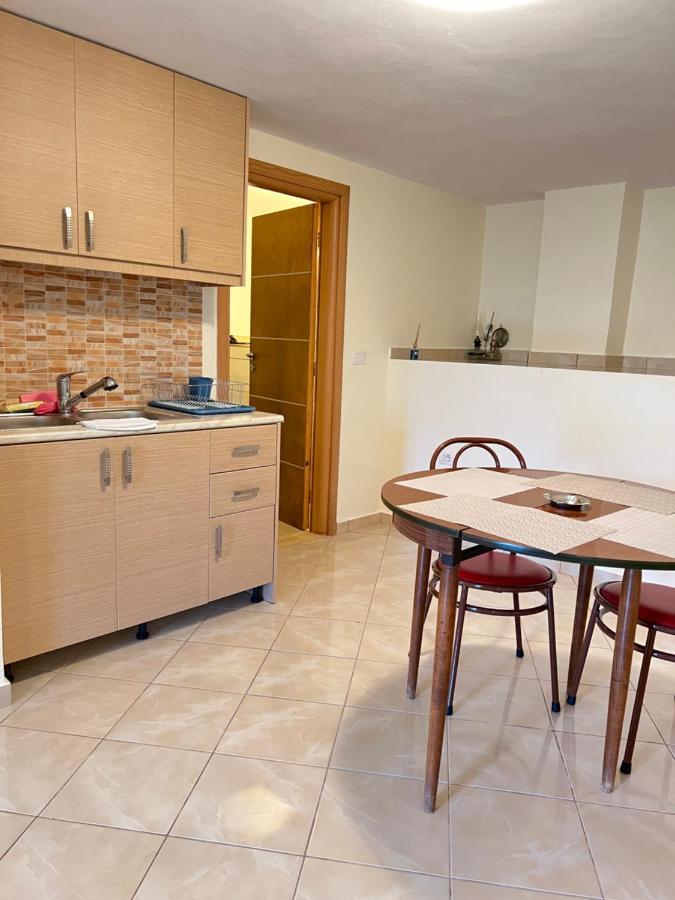 Lucas Apartments Himarë Dış mekan fotoğraf