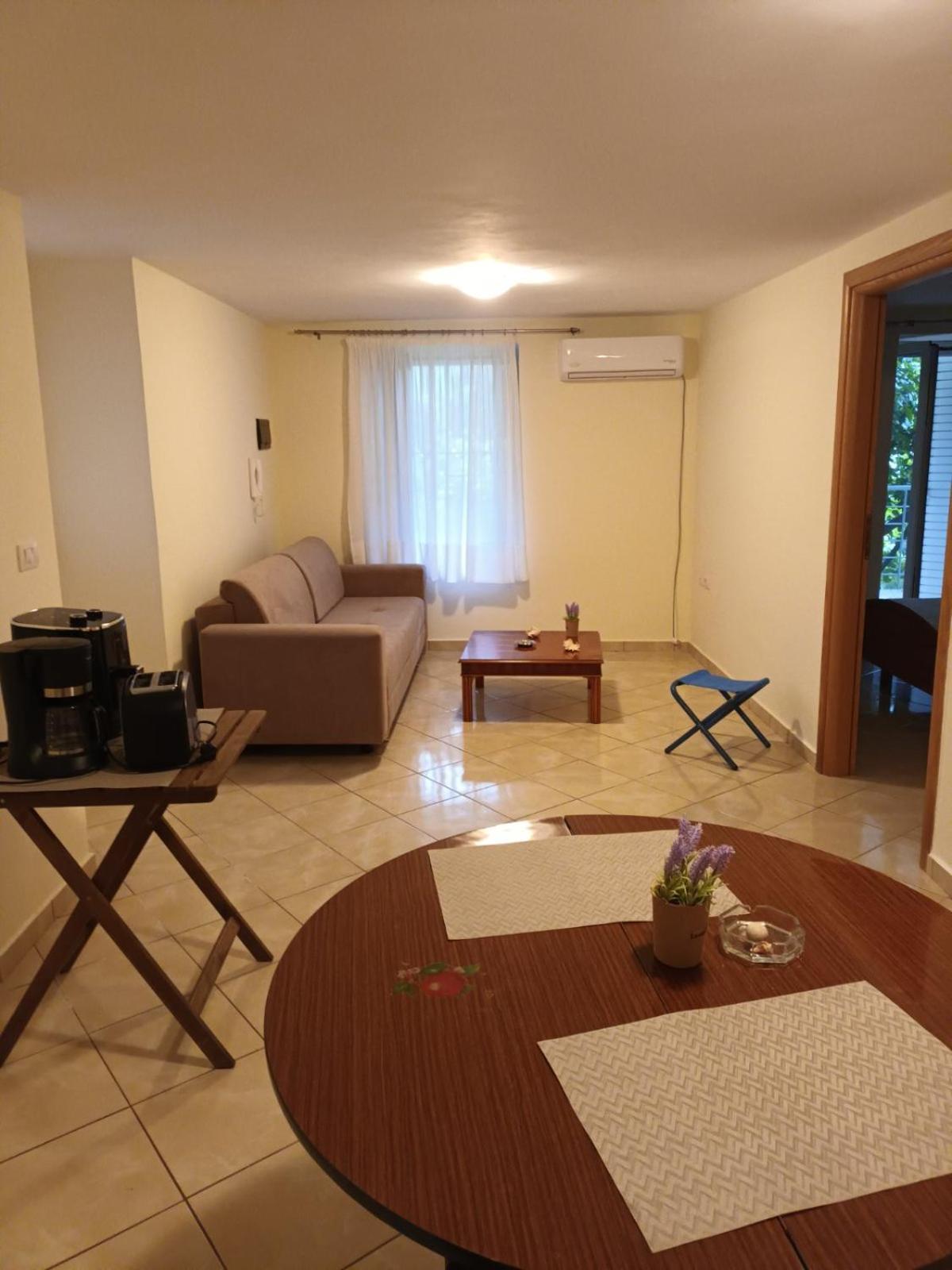 Lucas Apartments Himarë Dış mekan fotoğraf